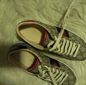 I am Selling Gucci Sneakers size 7